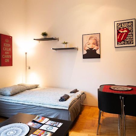 Cozy Central Apt With Garage At Gozsdu Passage Budapeste Exterior foto