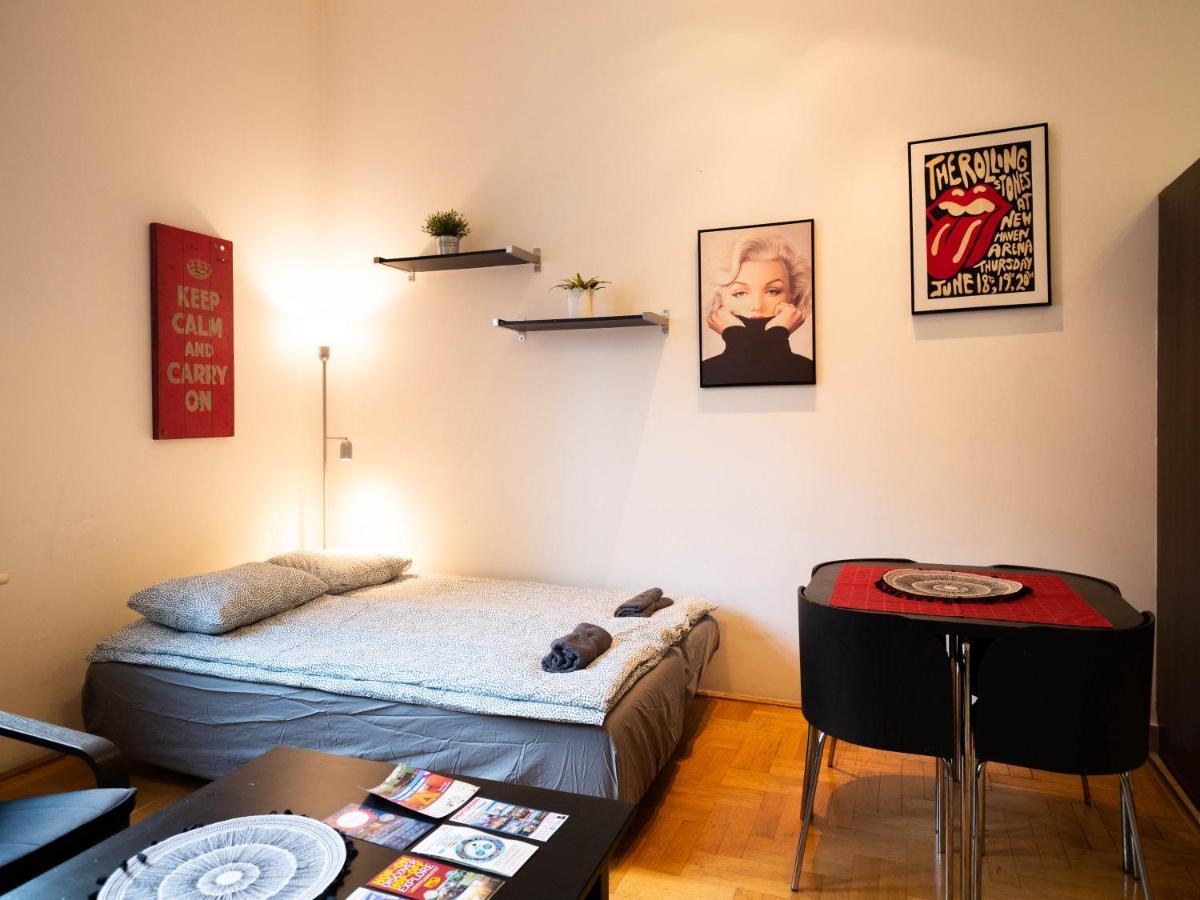 Cozy Central Apt With Garage At Gozsdu Passage Budapeste Exterior foto