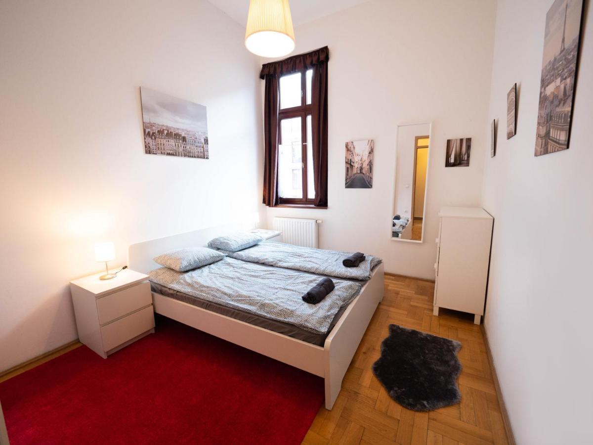 Cozy Central Apt With Garage At Gozsdu Passage Budapeste Exterior foto