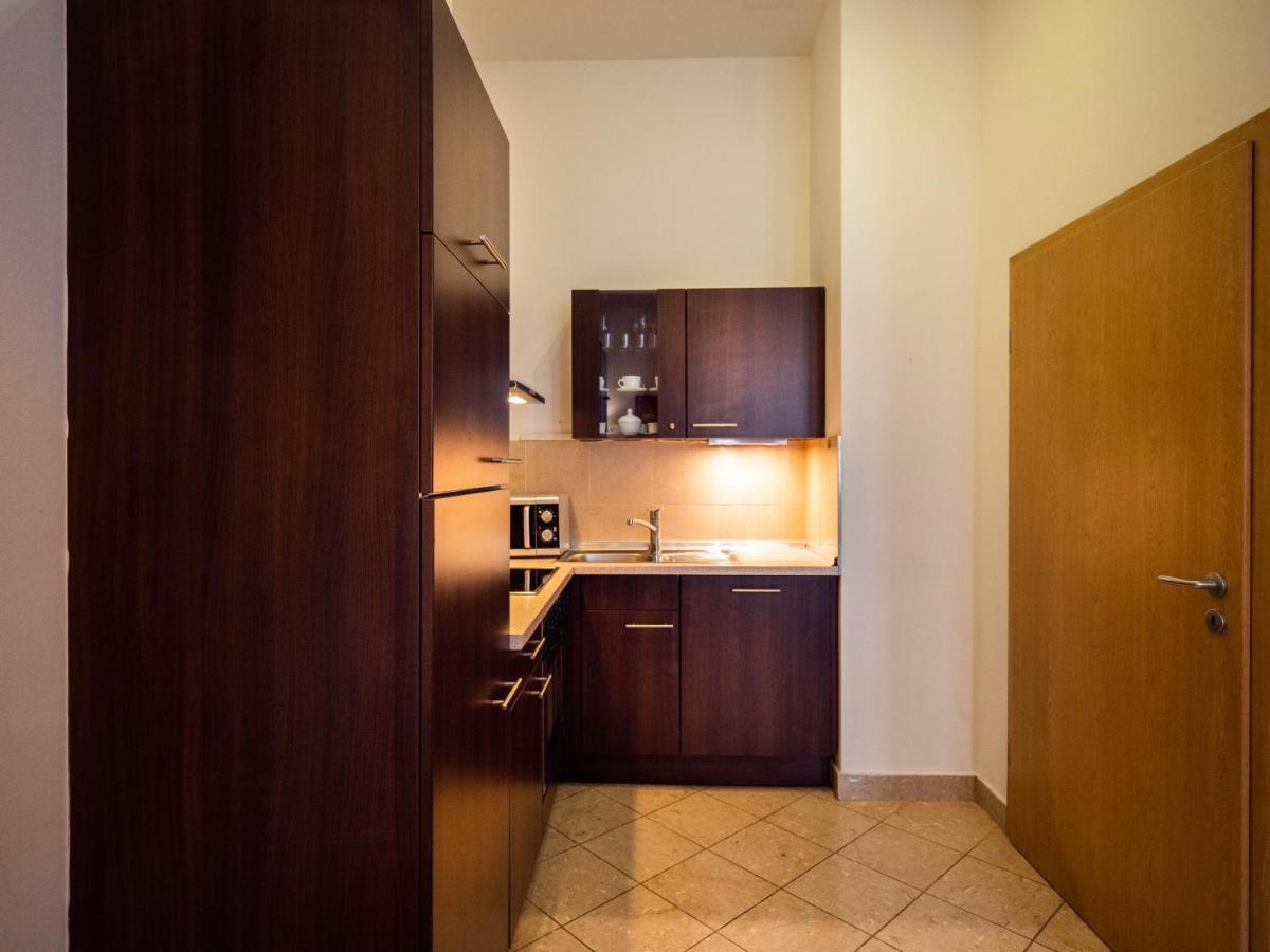 Cozy Central Apt With Garage At Gozsdu Passage Budapeste Exterior foto