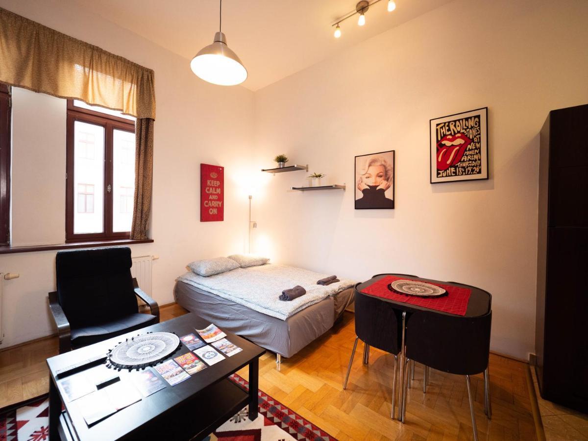 Cozy Central Apt With Garage At Gozsdu Passage Budapeste Exterior foto