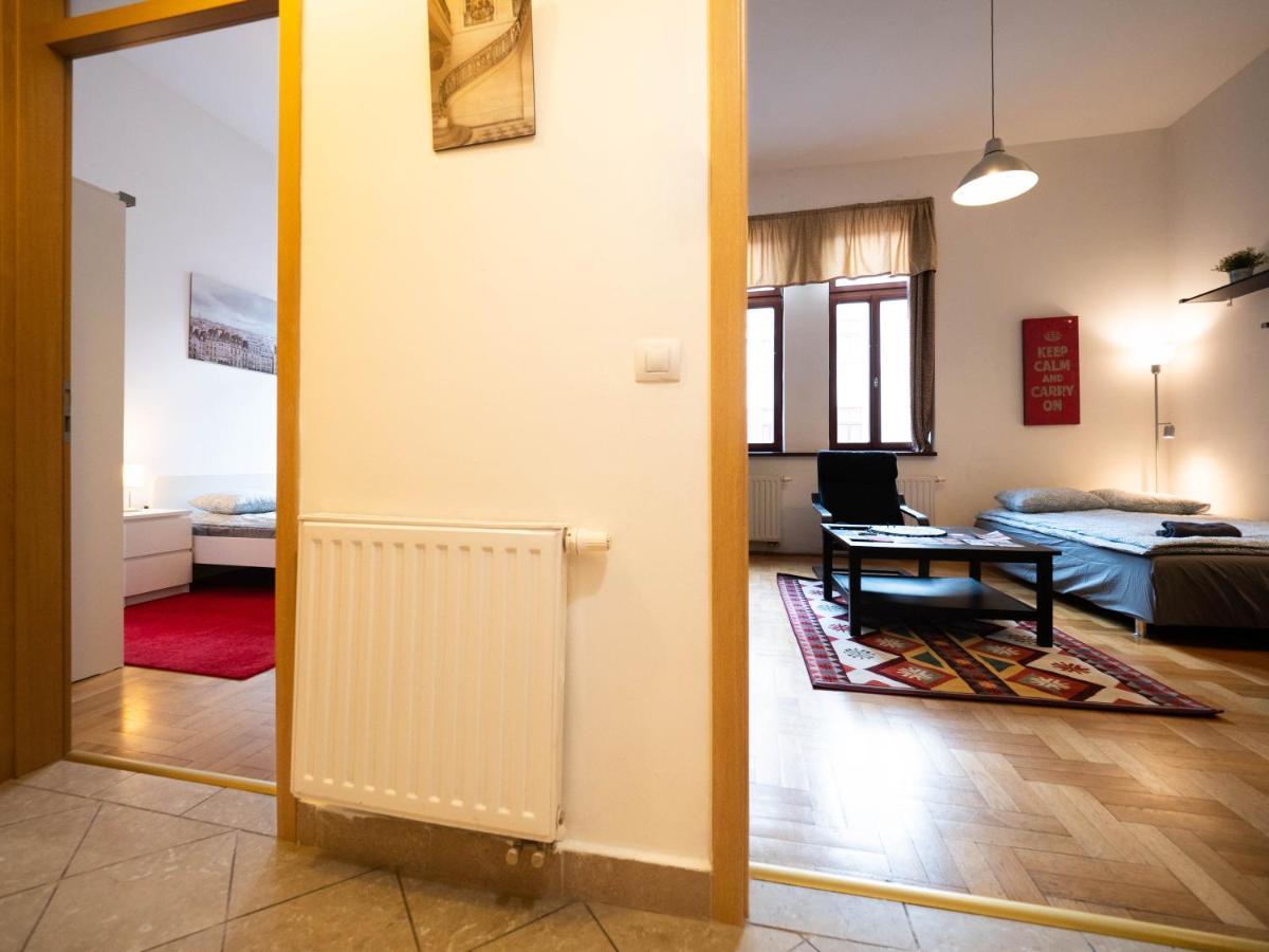Cozy Central Apt With Garage At Gozsdu Passage Budapeste Exterior foto